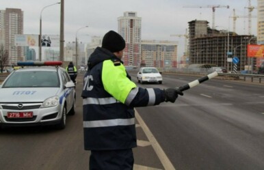 В Кличеве водитель не только ехал пьяным, но и применил насилие к сотрудникам ГАИ. Накажут строго