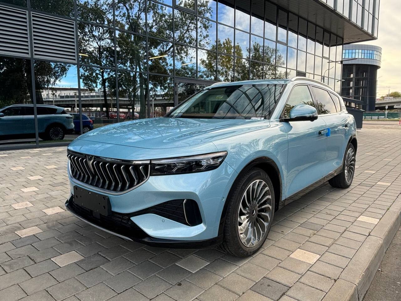 Продажа Voyah Free EV 106 kWh (490 л.с.) Voyah Free 2023 за 84666,40 руб.